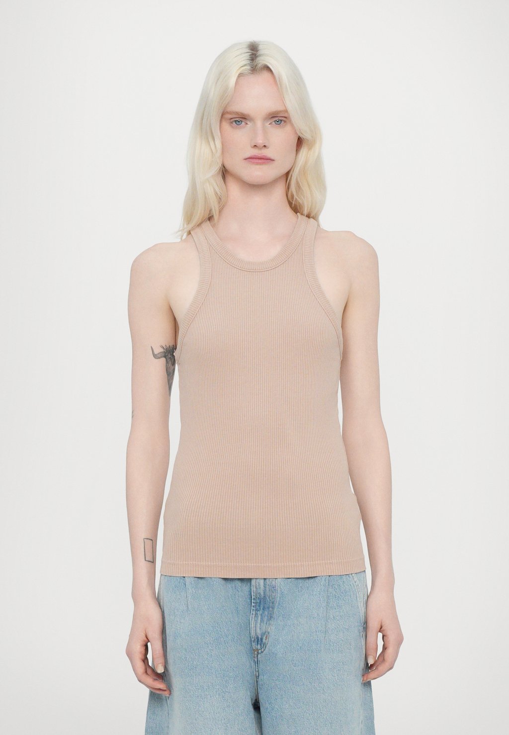 Топ RAYNE TANK Agolde, бежевый
Топ RAYNE TANK Agolde, бежевый