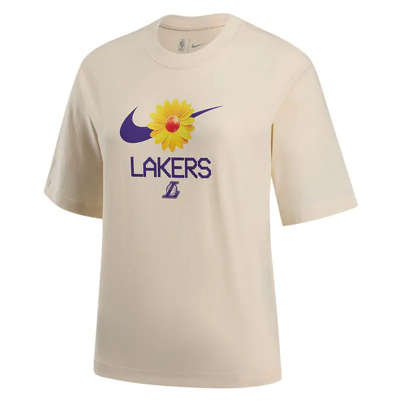 Футболка Los Angeles Lakers Courtside женская NBA Boxy Nike, Apricot
Футболка Los Angeles Lakers Courtside женская NBA Boxy Nike, Apricot