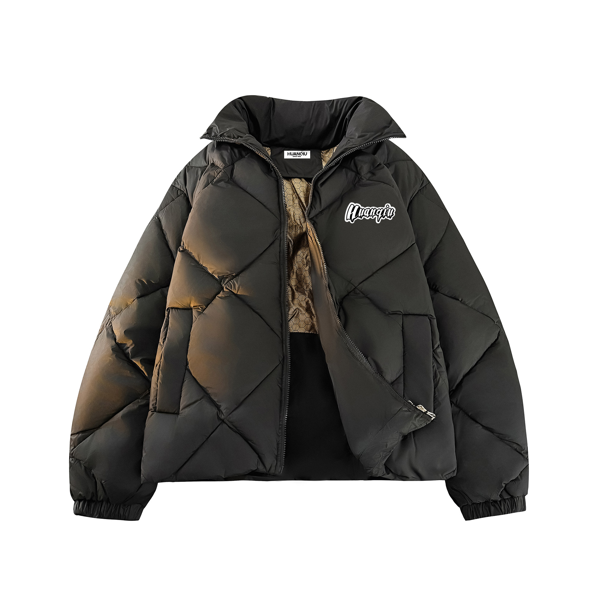 Пуховик Unisex Stand Collar Lightweight Puffer HUANQIU, черный (logo style)
Пуховик Unisex Stand Collar Lightweight Puffer HUANQIU, черный (logo style)