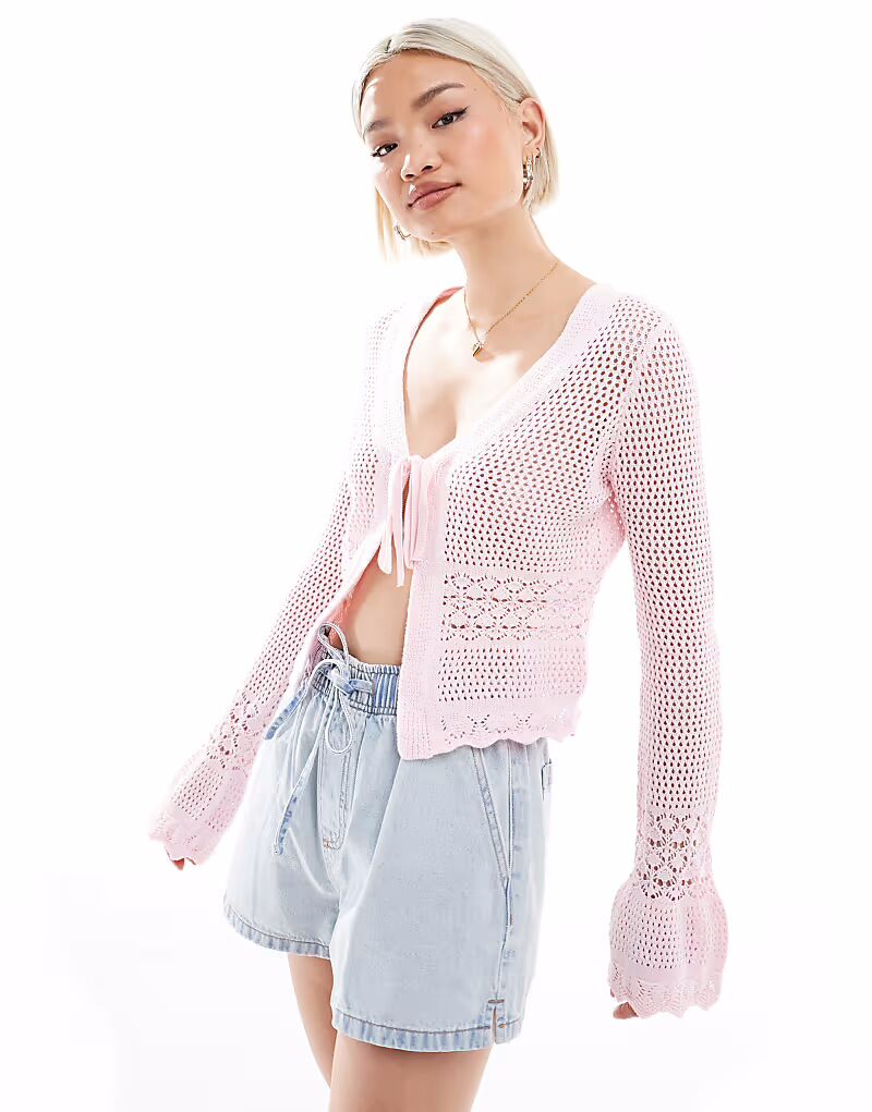 Brave Soul - Розовый кардиган с V-образным вырезом и расклешенными манжетами
Brave Soul - Розовый кардиган с V-образным вырезом и расклешенными манжетами