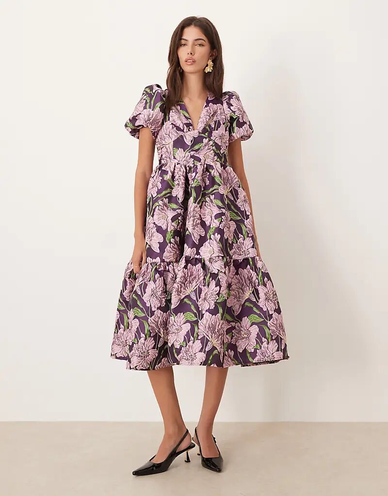 Платье миди Sister Jane с V-образным вырезом и цветочным жаккардом фиолетового цвета
Платье миди Sister Jane с V-образным вырезом и цветочным жаккардом фиолетового цвета