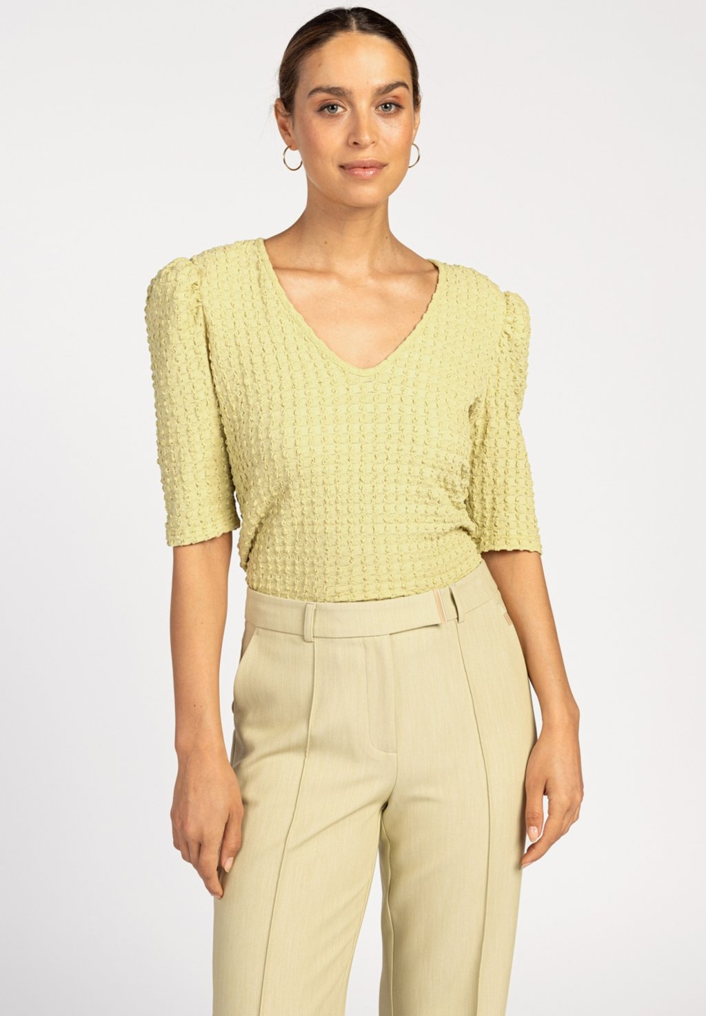 Блуза NYNKE Aaiko, зеленый
Блуза NYNKE Aaiko, зеленый