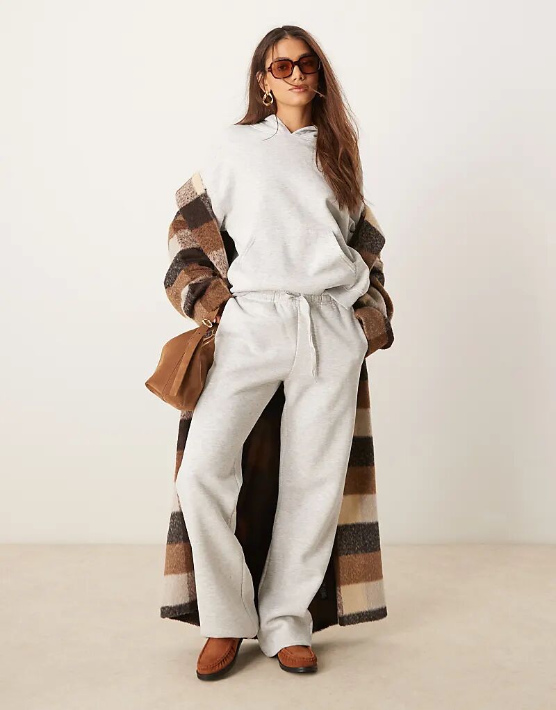 Свободные прямые брюки-джоггеры Gina Tricot светло-серого меланжевого цвета
Свободные прямые брюки-джоггеры Gina Tricot светло-серого меланжевого цвета