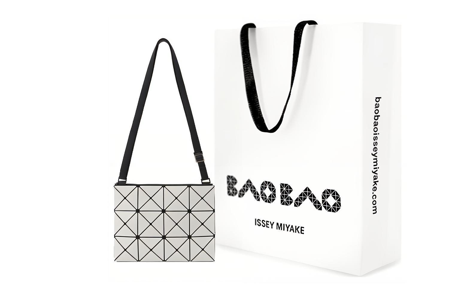 Люминесцентный глянцевый поливинилхлоридный плечевой рюкзак-кроссбоди светло-серый ISSEY MIYAKE
Люминесцентный глянцевый поливинилхлоридный плечевой рюкзак-кроссбоди светло-серый ISSEY MIYAKE