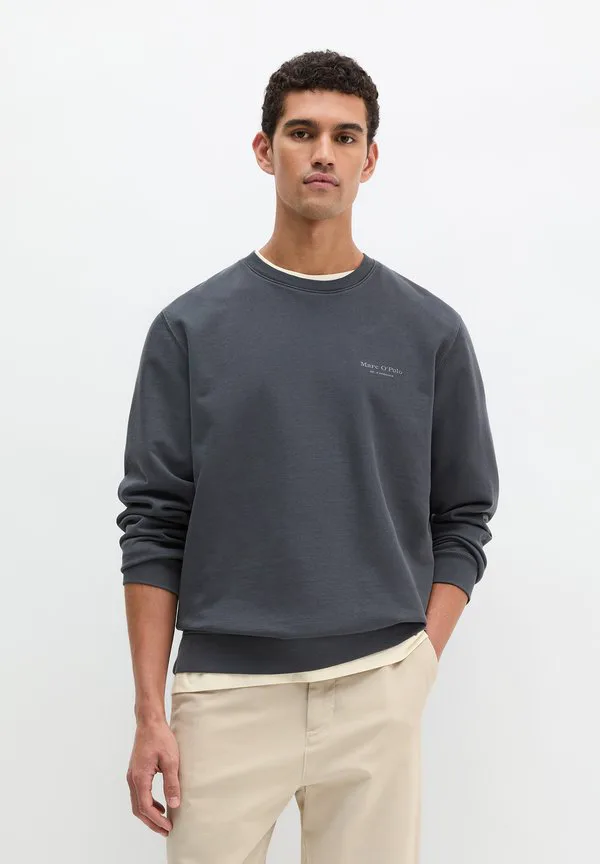 Толстовка с длинными рукавами, отделкой воротника, рисунком на спине и нашивкой на груди. Marc O'Polo, Grey Morn, Серый, Толстовка с длинными рукавами, отделкой воротника, рисунком на спине и нашивкой на груди. Marc O'Polo, Grey Morn
Толстовка с длинными рукавами, отделкой воротника, рисунком на спине и нашивкой на груди. Marc O'Polo, Grey Morn, Серый, Толстовка с длинными рукавами, отделкой воротника, рисунком на спине и нашивкой на груди. Marc O'Polo, Grey Morn