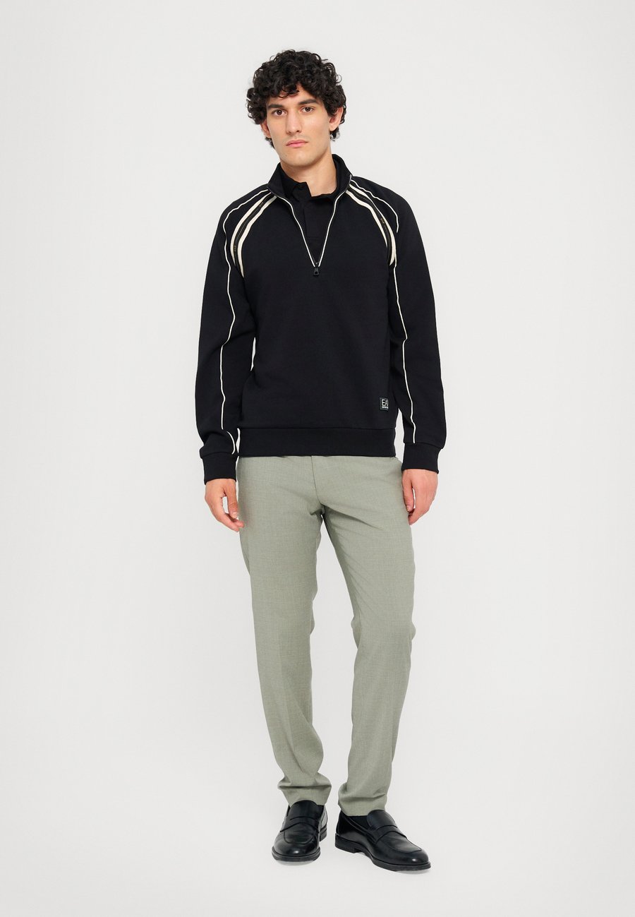 Толстовка EA7 Emporio Armani TRAIN LOGO UNISEX, Black/Gold-Coloured/Black
Толстовка EA7 Emporio Armani TRAIN LOGO UNISEX, Black/Gold-Coloured/Black