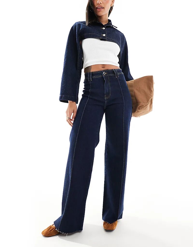 Джинсы Stradivarius в минималистичном стиле со швами темно-синего цвета
Джинсы Stradivarius в минималистичном стиле со швами темно-синего цвета