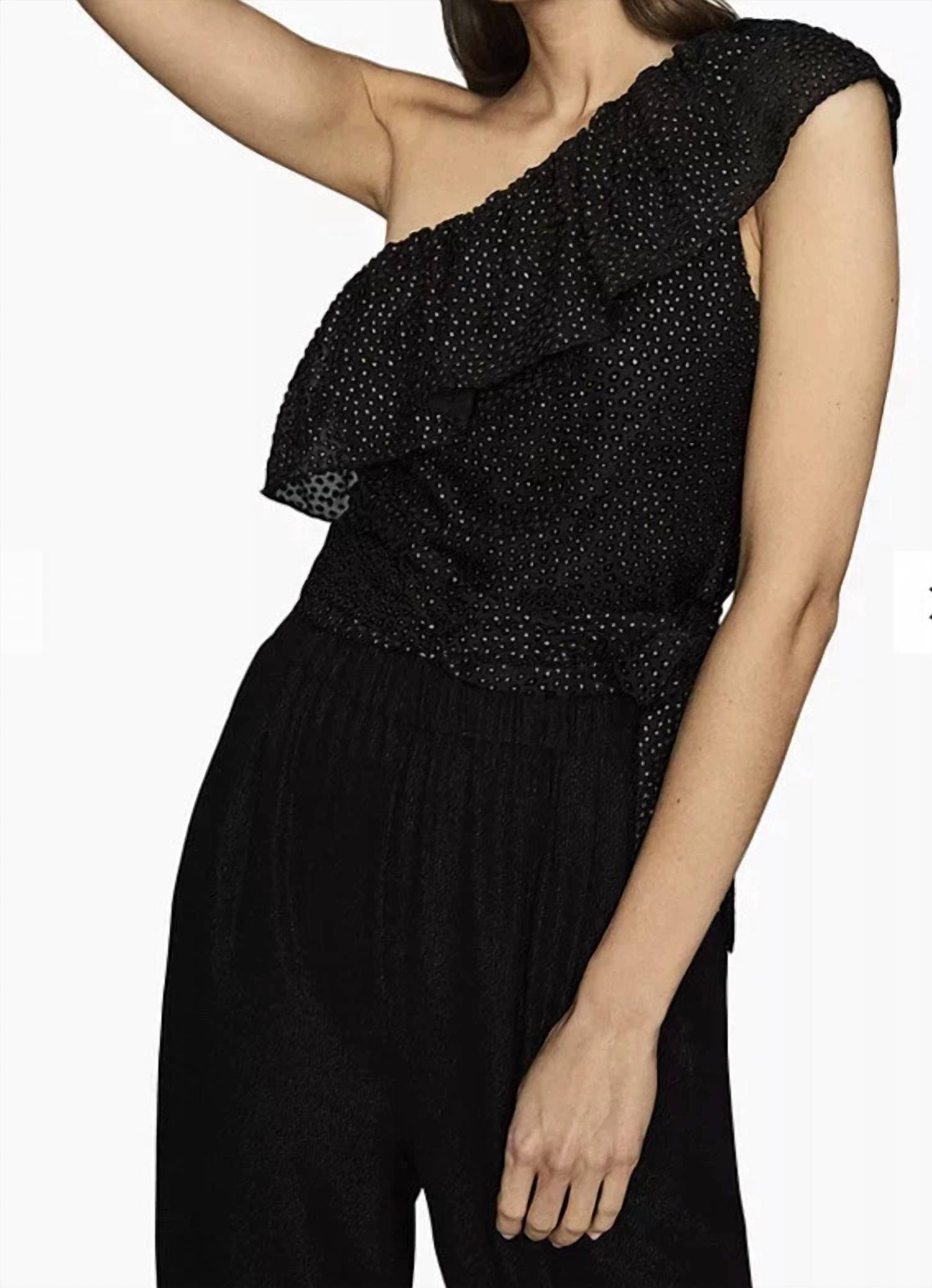 Nora асимметричный топ с металлическими вставками и деталью галстука на шее в черном цвете Reiss
Nora асимметричный топ с металлическими вставками и деталью галстука на шее в черном цвете Reiss