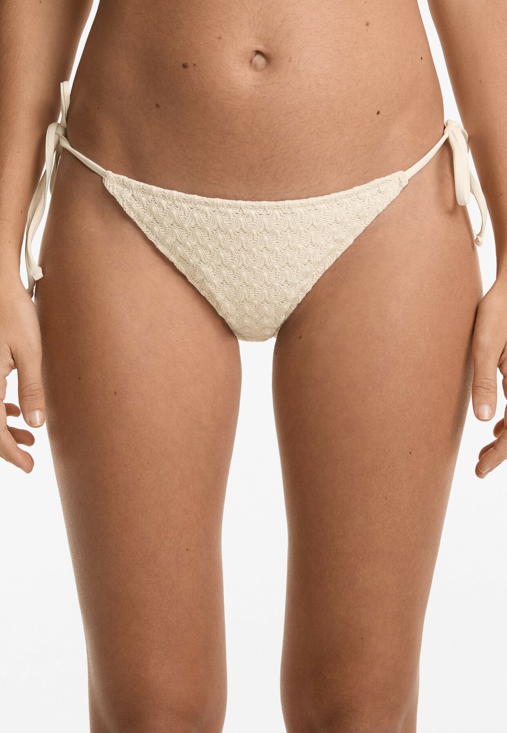 Плавки бикини MEDIUM-COVERAGE LEAF CROCHET TIE OYSHO, цвет Stone 
Плавки бикини MEDIUM-COVERAGE LEAF CROCHET TIE OYSHO, цвет Stone