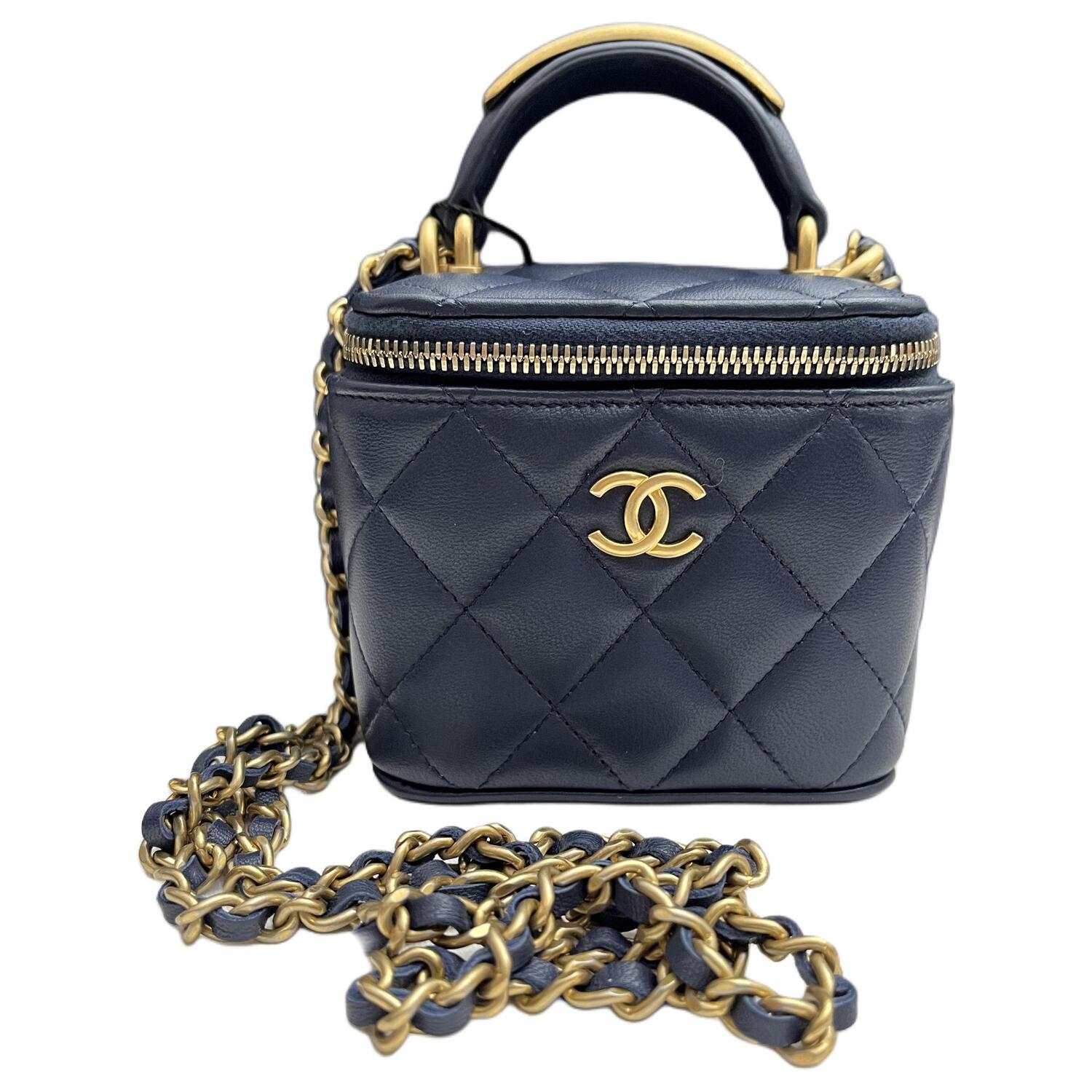 Chanel Женская сумка из овечьей кожи, морского синего цвета
Chanel Женская сумка из овечьей кожи, морского синего цвета