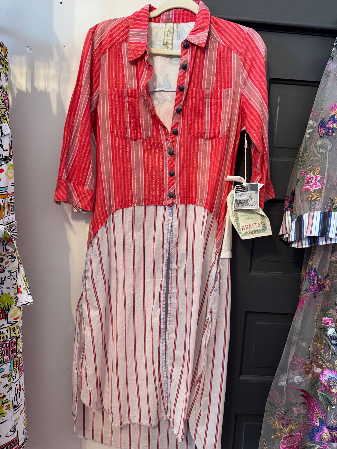 Женская туника American Beauty в красно-синюю полоску Aratta
Женская туника American Beauty в красно-синюю полоску Aratta