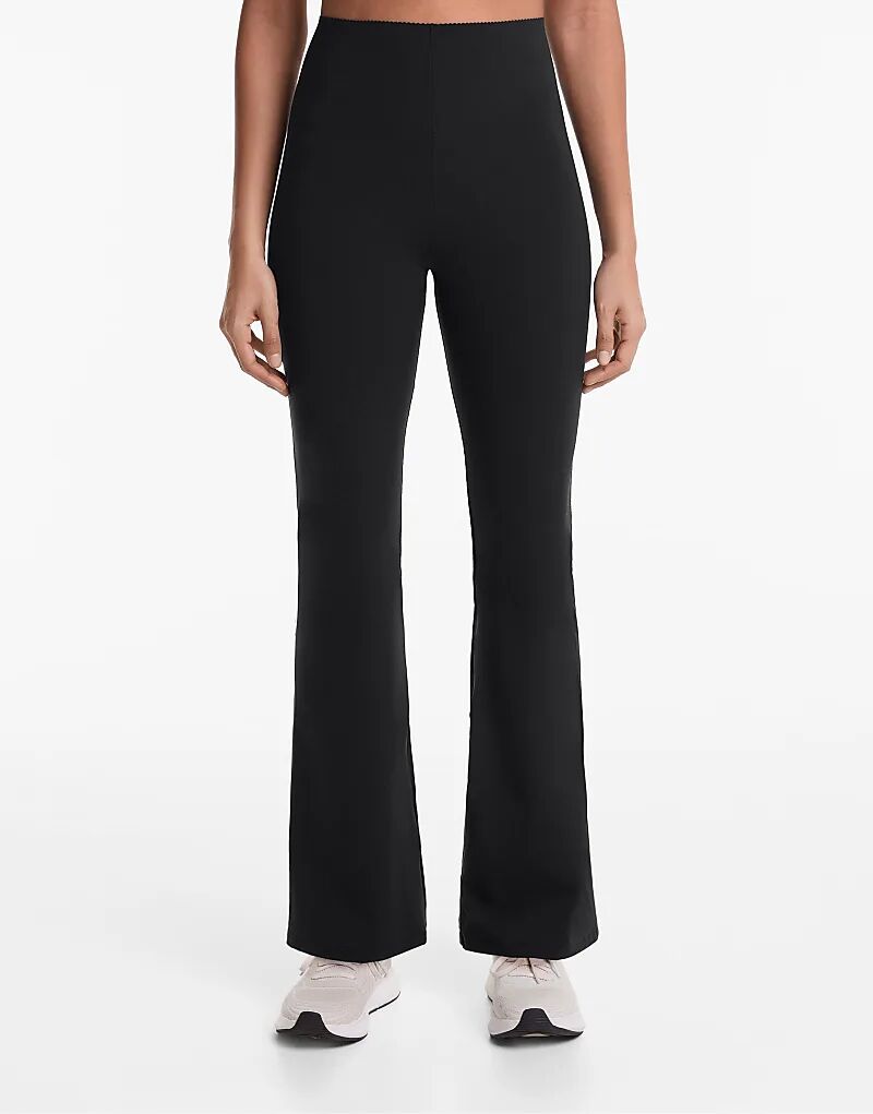 Компрессионные брюки-клеш Oysho Raise up длиной 80 см черного цвета
Компрессионные брюки-клеш Oysho Raise up длиной 80 см черного цвета