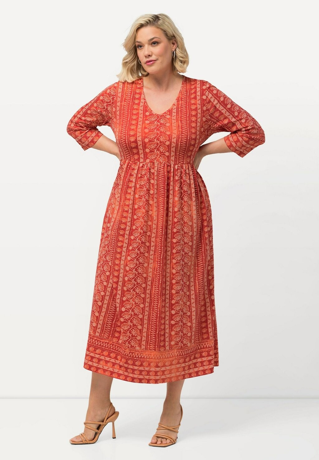 Дневное платье V-NECK Ulla Popken, оранжевый
Дневное платье V-NECK Ulla Popken, оранжевый