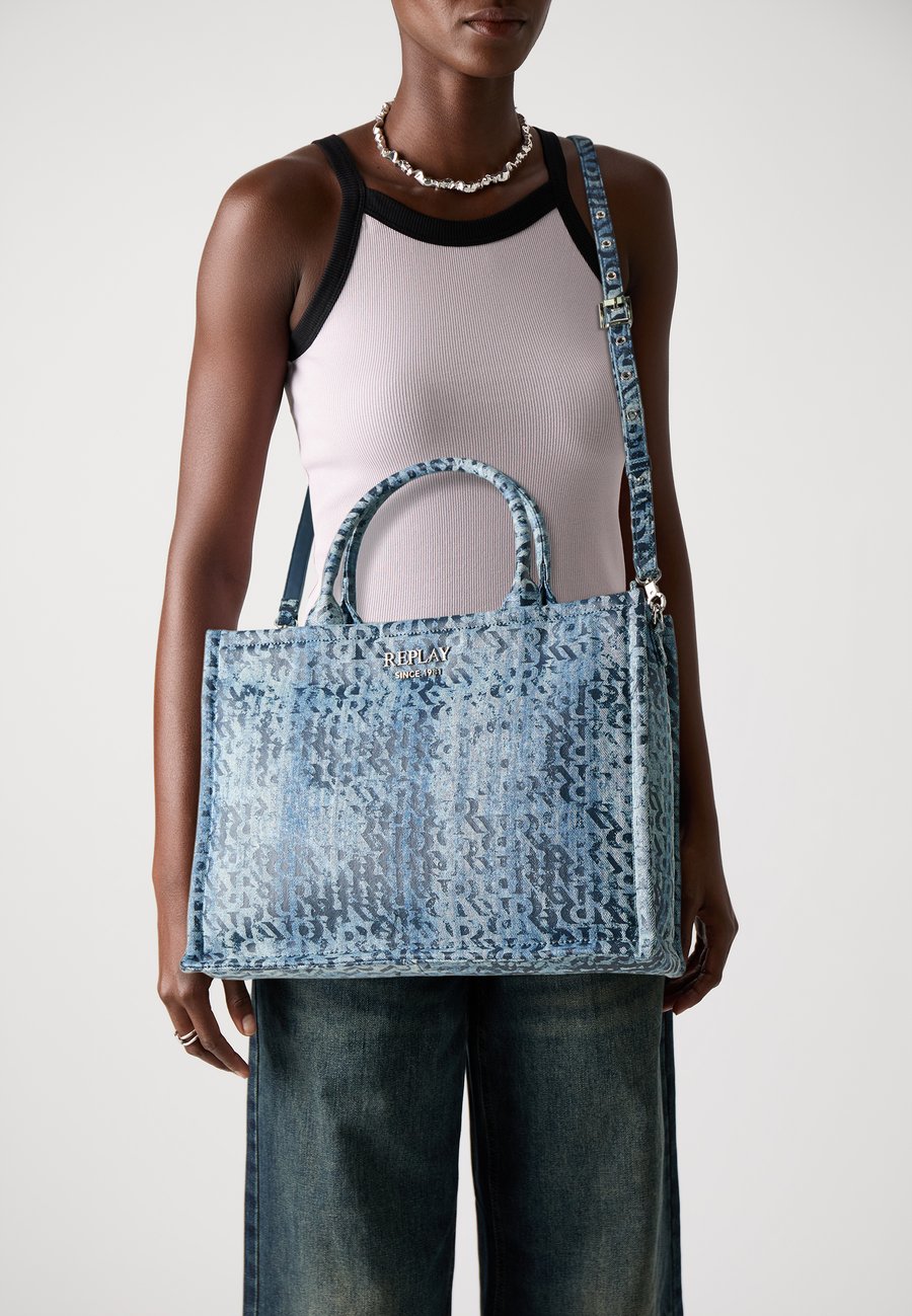 Сумка-шоппер Replay EMILY MONOGRAM, Light Denim/Blue Denim
Сумка-шоппер Replay EMILY MONOGRAM, Light Denim/Blue Denim