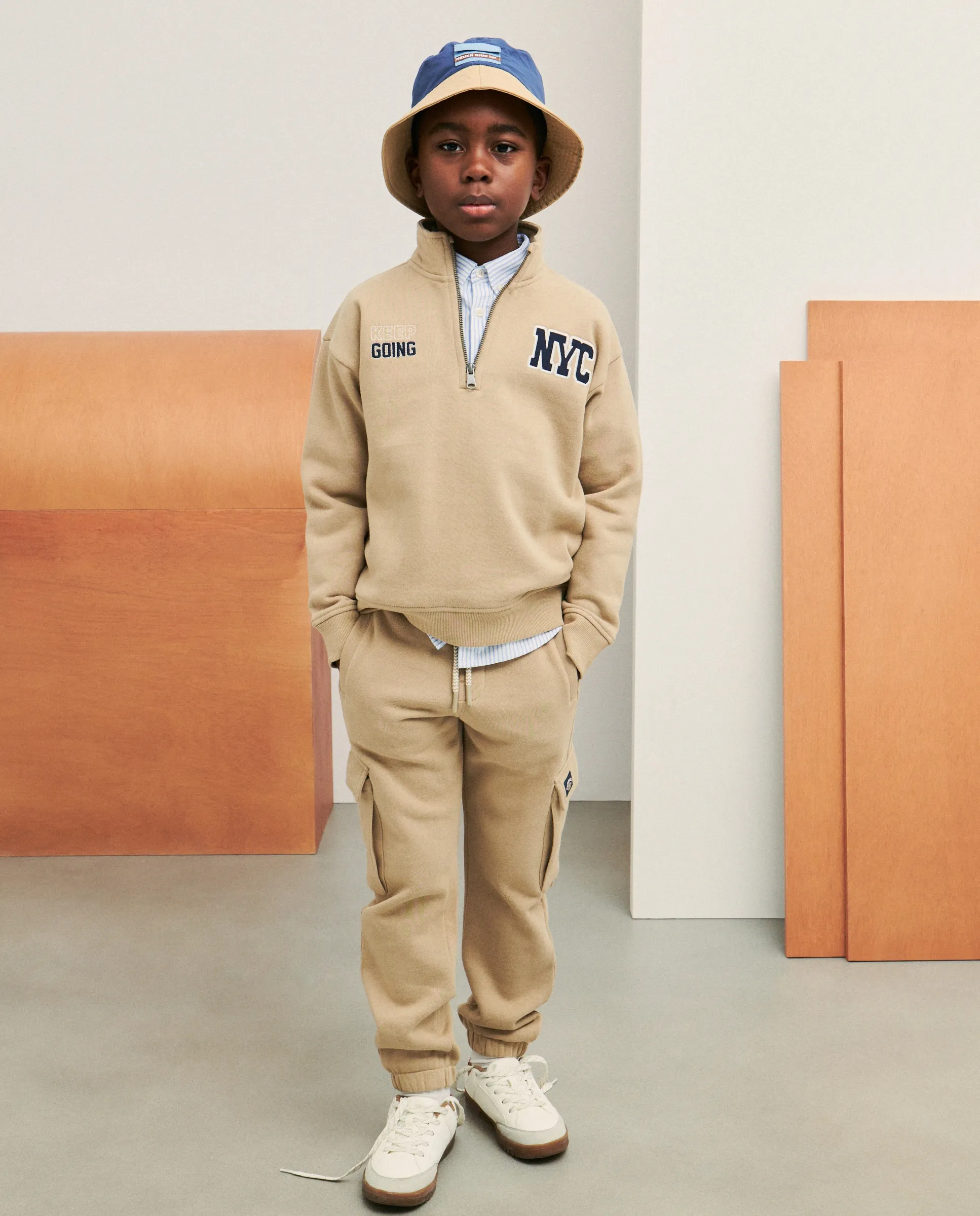 Детские однотонные карго штаны из флиса Kids El Corte Inglés, песочный
Детские однотонные карго штаны из флиса Kids El Corte Inglés, песочный