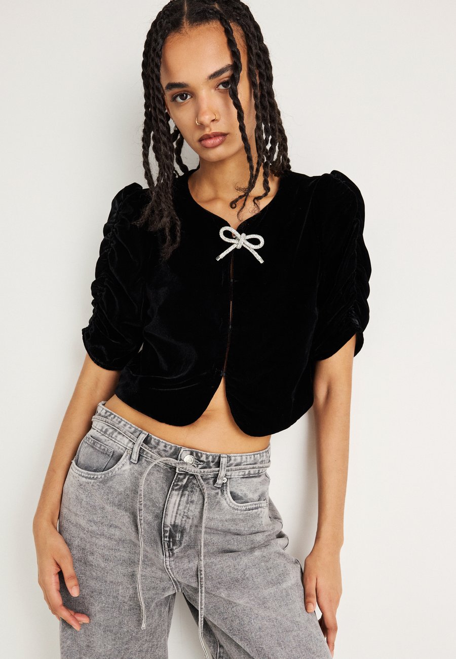 Блуза Gina Tricot TOP, Black /Black
Блуза Gina Tricot TOP, Black /Black