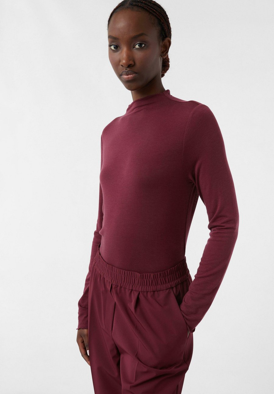Топ comma casual identity LONGSLEEVE, Bordeaux
Топ comma casual identity LONGSLEEVE, Bordeaux