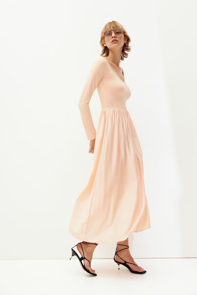 Платье с открытыми плечами H&M, оранжевый
Платье с открытыми плечами H&M, оранжевый