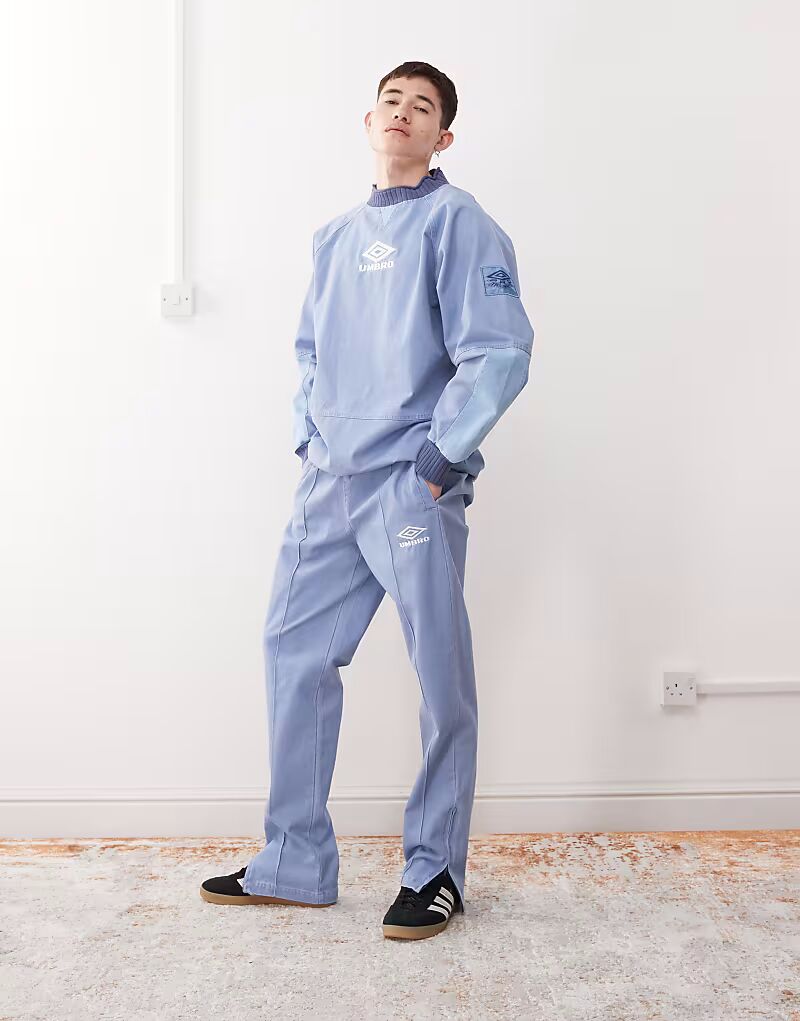 Брюки Umbro Drill с вышитым логотипом синего цвета
Брюки Umbro Drill с вышитым логотипом синего цвета