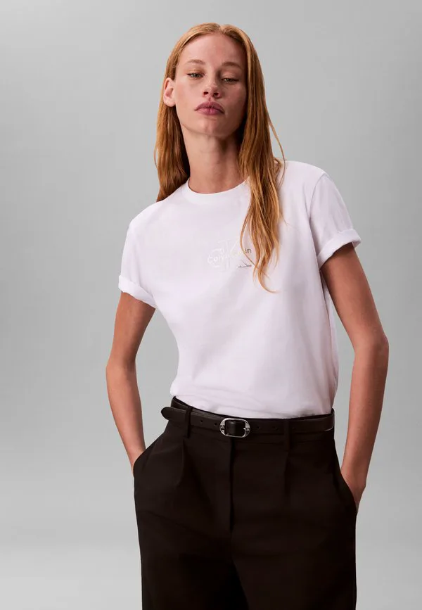 Классическая футболка с монологом. Calvin Klein Jeans, Brilliant White, Белый, Классическая футболка с монологом. Calvin Klein Jeans, Brilliant White
Классическая футболка с монологом. Calvin Klein Jeans, Brilliant White, Белый, Классическая футболка с монологом. Calvin Klein Jeans, Brilliant White