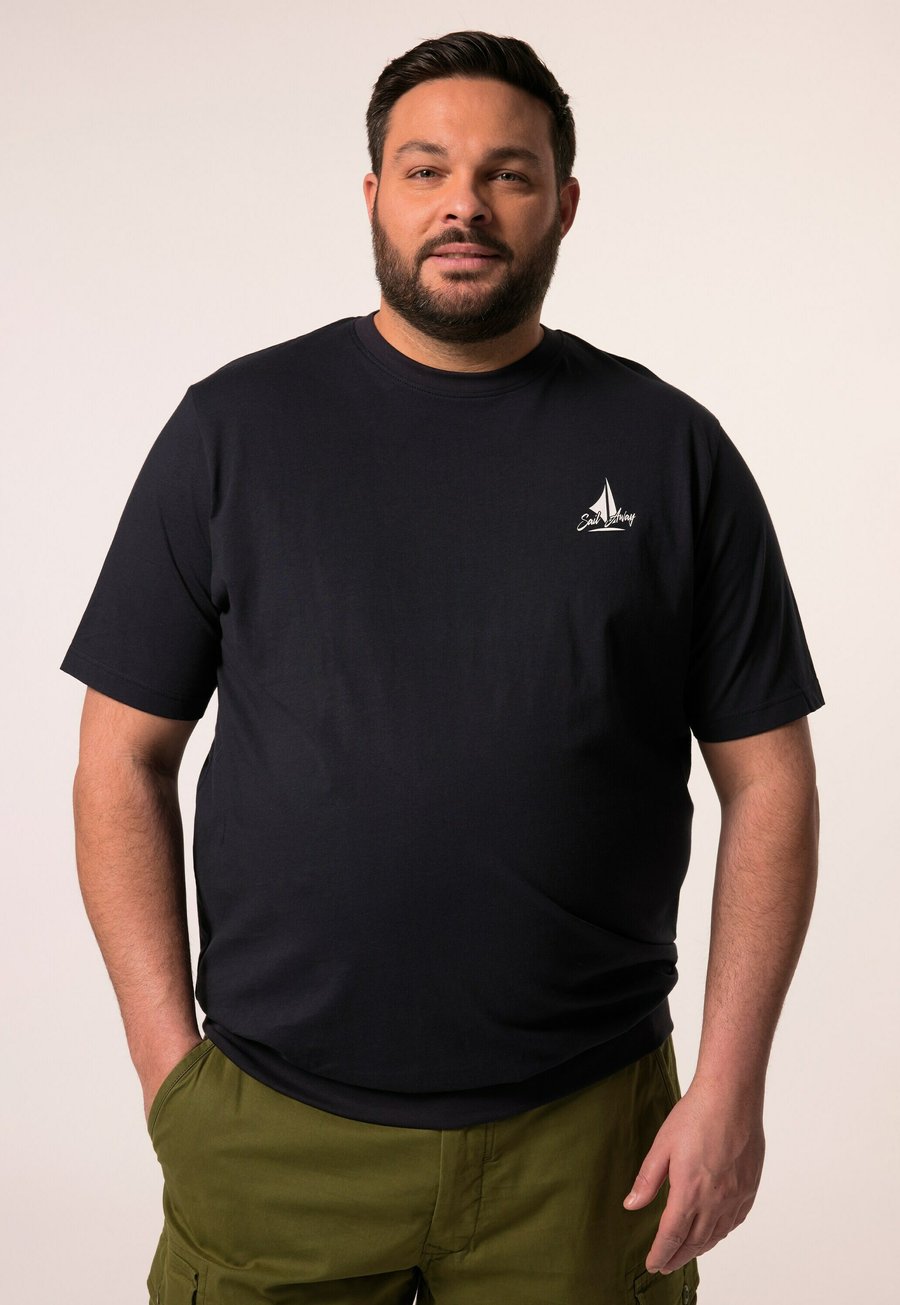 Футболка Men Plus BAUCHFIT HALBARM BIS, Navy Blue/Dark Blue, Синий, Футболка Men Plus BAUCHFIT HALBARM BIS, Navy Blue/Dark Blue
Футболка Men Plus BAUCHFIT HALBARM BIS, Navy Blue/Dark Blue, Синий, Футболка Men Plus BAUCHFIT HALBARM BIS, Navy Blue/Dark Blue