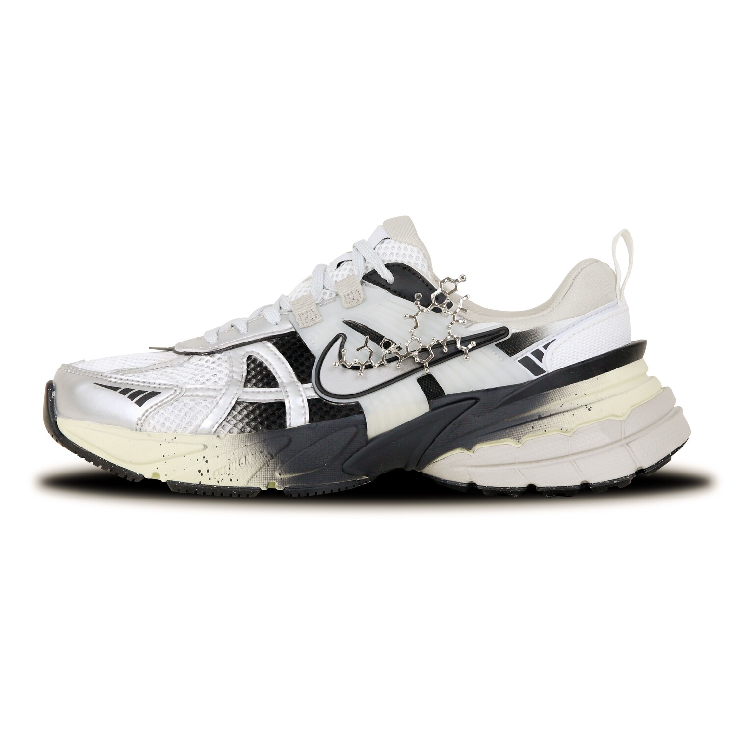 Кроссовки для бега V2K Run женские с низким верхом, цвет черный/серебристый/белый Nike
Кроссовки для бега V2K Run женские с низким верхом, цвет черный/серебристый/белый Nike