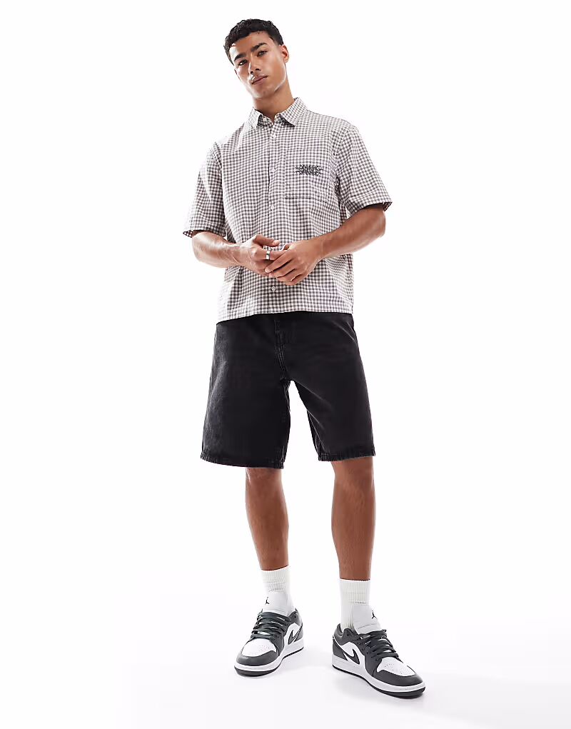 Рубашка Hollister с короткими рукавами и вышивкой в серую клетку
Рубашка Hollister с короткими рукавами и вышивкой в серую клетку