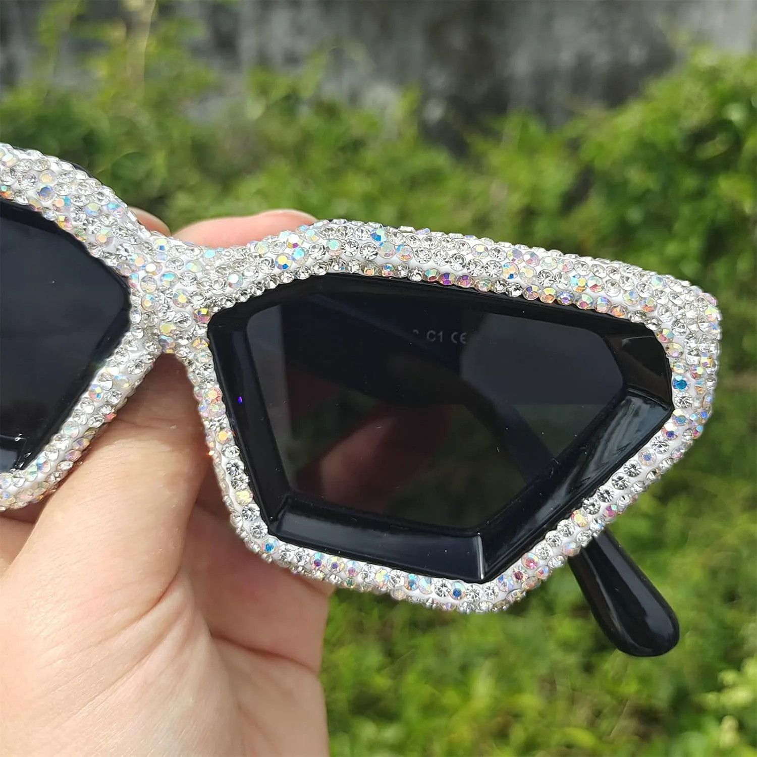 Willochra Модные солнцезащитные очки неправильной формы с квадратными стразами для женщин, хрустальные очки для вечеринок, сверкающие бриллиантовые очки, Black White
Willochra Модные солнцезащитные очки неправильной формы с квадратными стразами для женщин, хрустальные очки для вечеринок, сверкающие бриллиантовые очки, Black White