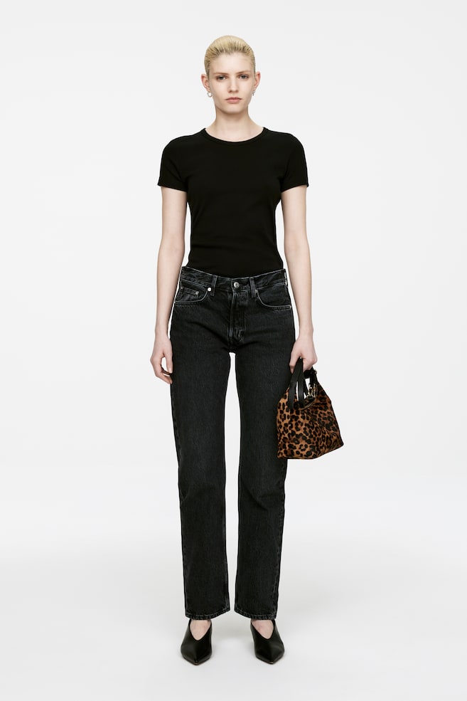 Снежные прямые джинсы Arket, черный
Снежные прямые джинсы Arket, черный