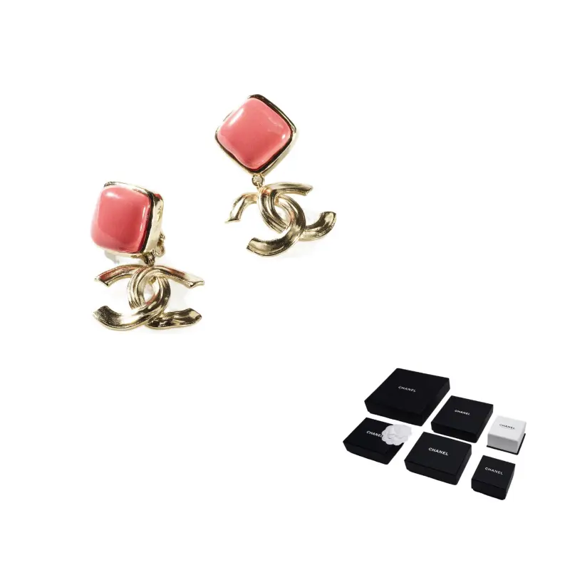 Серьги женские CHANEL
Серьги женские CHANEL