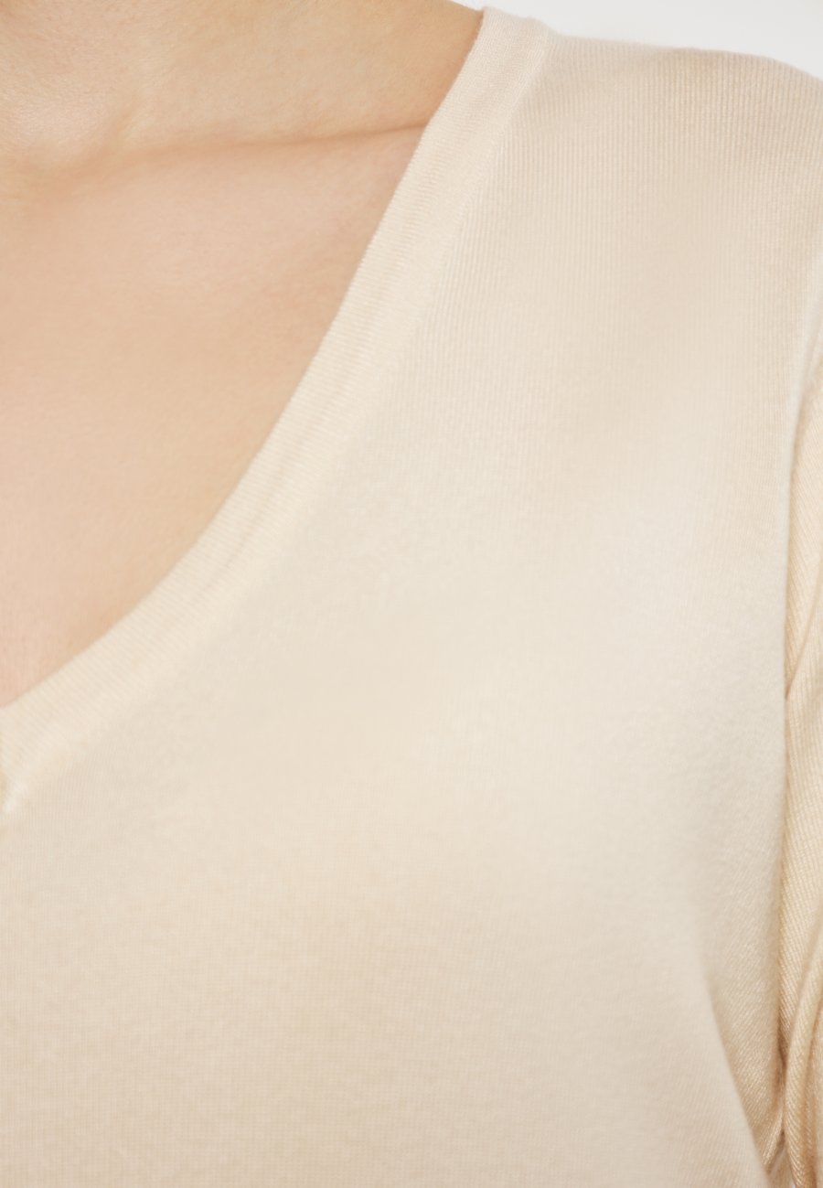 Джемпер faina CO-BRANDED WITH NAEMI, Elfenbein/White
Джемпер faina CO-BRANDED WITH NAEMI, Elfenbein/White