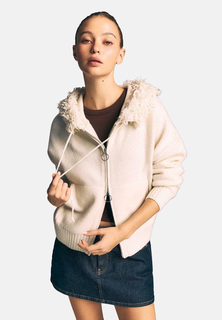 Кардиган Stradivarius Cardigan, White
Кардиган Stradivarius Cardigan, White