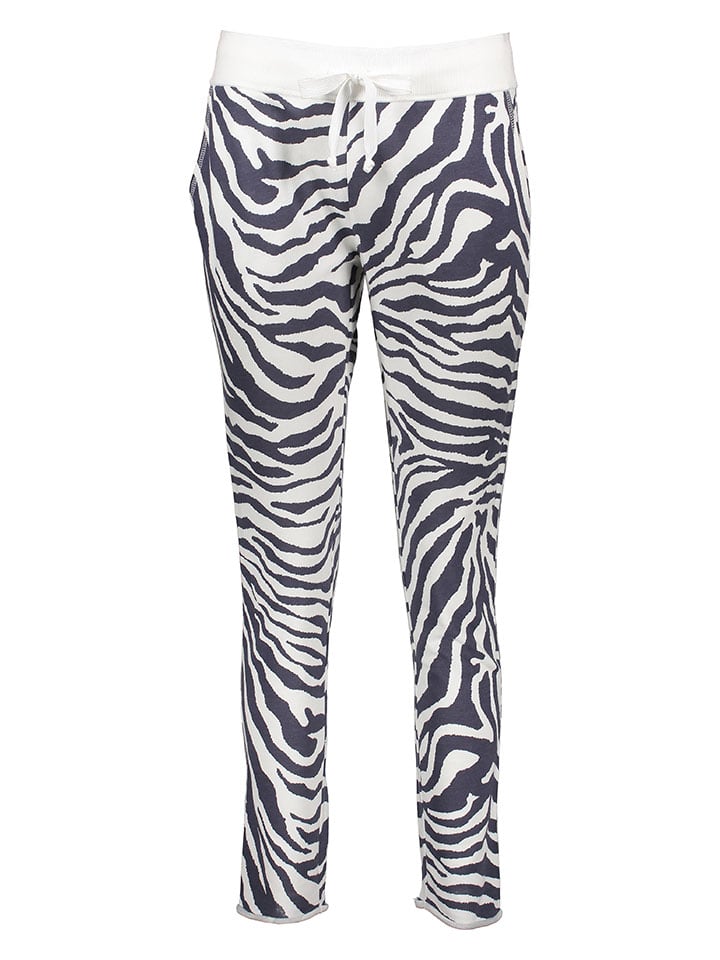 Juvia Пижамные штаны бело-темно-синего цвета
Juvia Пижамные штаны бело-темно-синего цвета