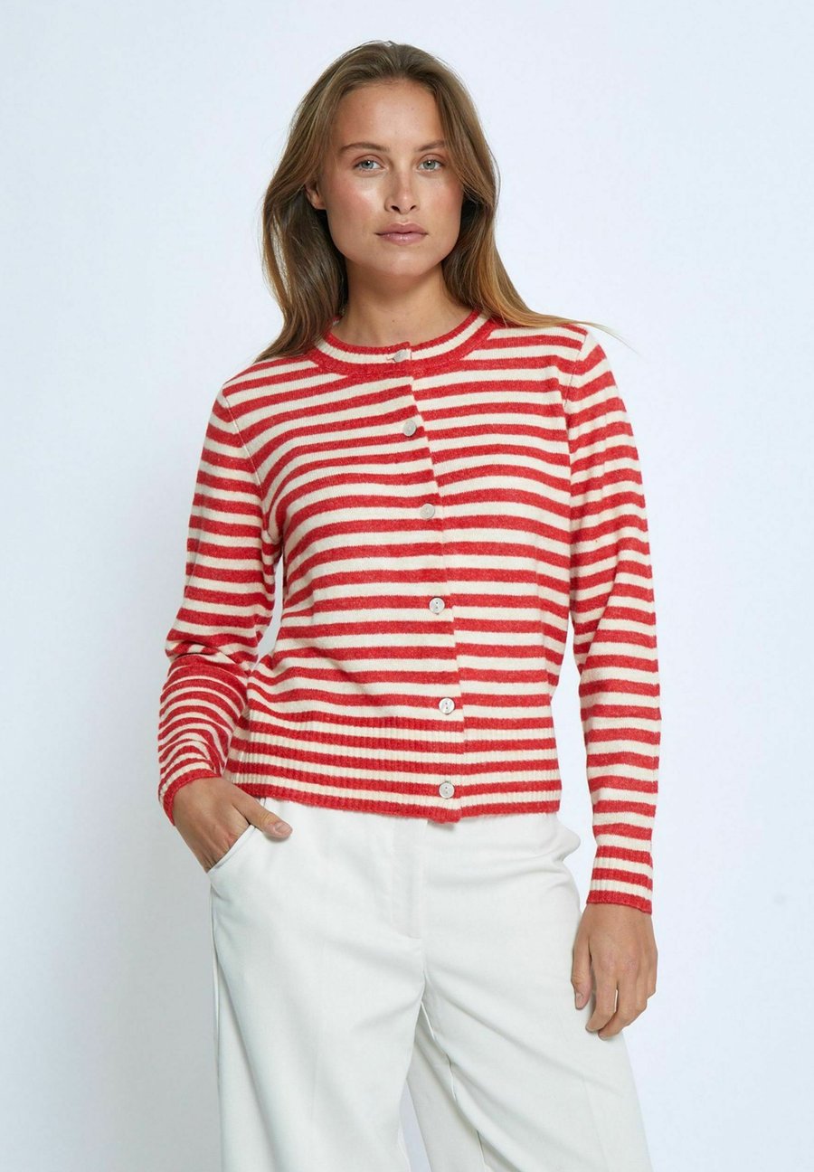 Кардиган PEPPERCORN FABIENNE SHORT, Grenadine Stripe/Red
Кардиган PEPPERCORN FABIENNE SHORT, Grenadine Stripe/Red