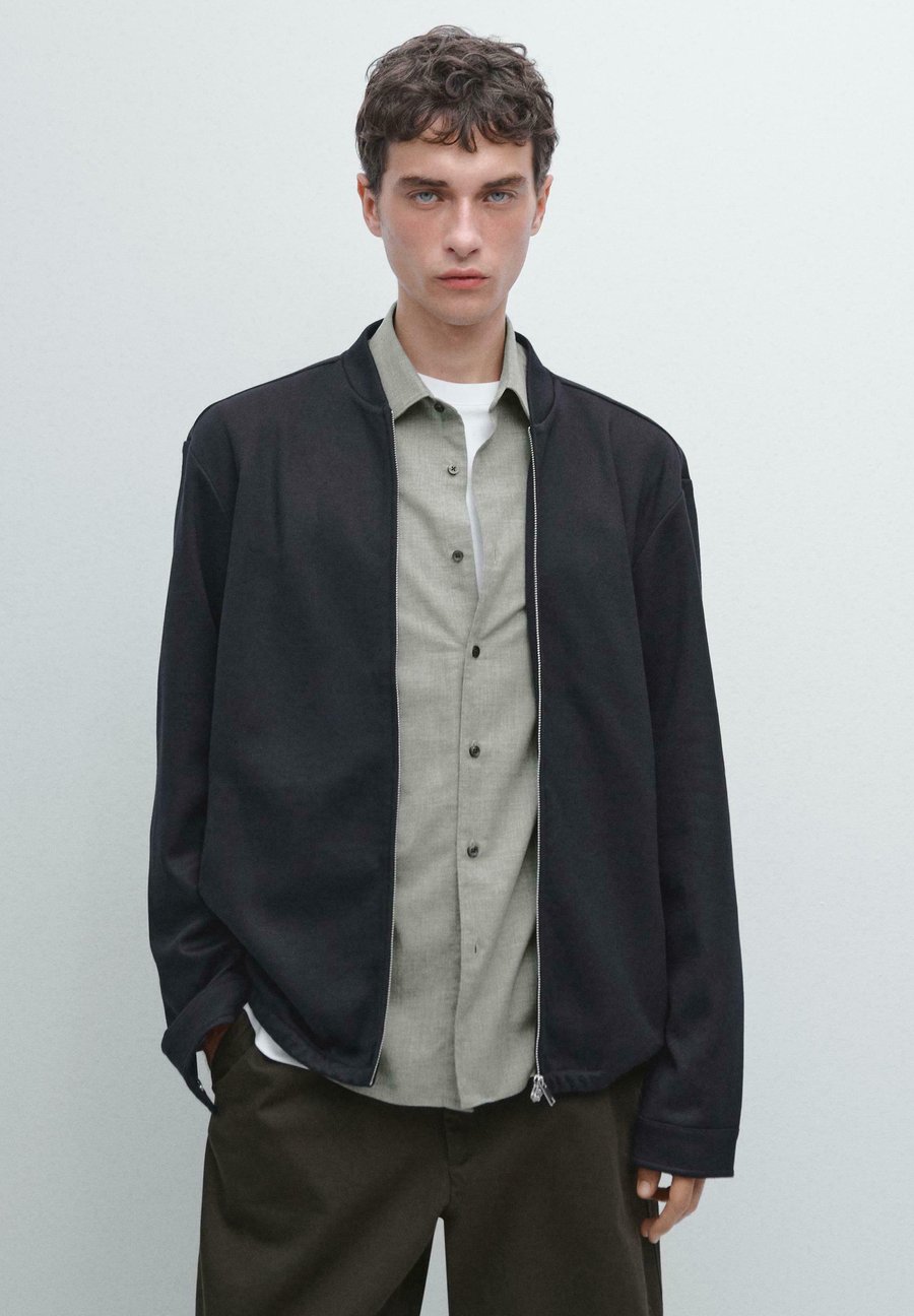 Куртка Massimo Dutti Bomber Jacket, Dark Blue
Куртка Massimo Dutti Bomber Jacket, Dark Blue