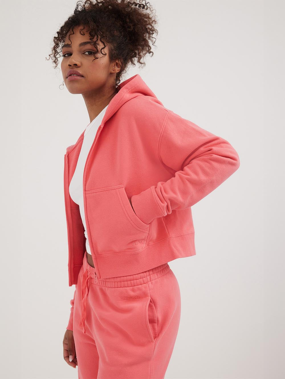 Женская укороченная толстовка с капюшоном Whitley Eco-Fleece на молнии Bench., цвет coral punch
Женская укороченная толстовка с капюшоном Whitley Eco-Fleece на молнии Bench., цвет coral punch