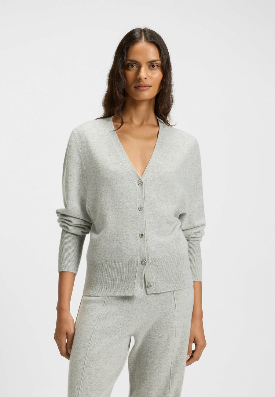 Кардиган BOSS Cardigan, Light Grey Eight/Light Grey
Кардиган BOSS Cardigan, Light Grey Eight/Light Grey