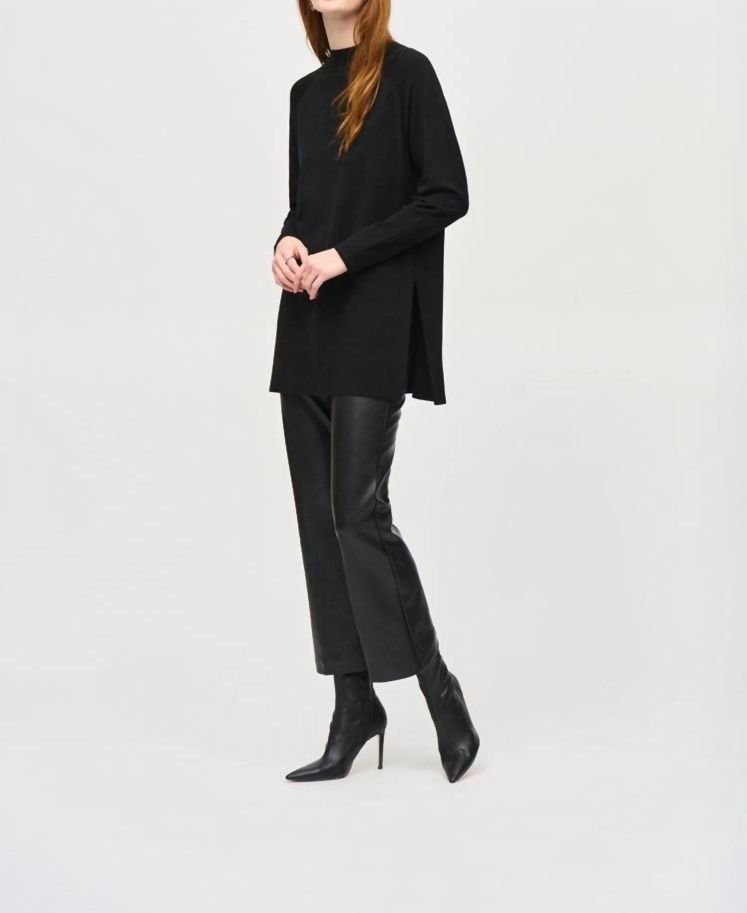 Вязаный свитер-туника с воротником-стойкой черного цвета Joseph Ribkoff
Вязаный свитер-туника с воротником-стойкой черного цвета Joseph Ribkoff