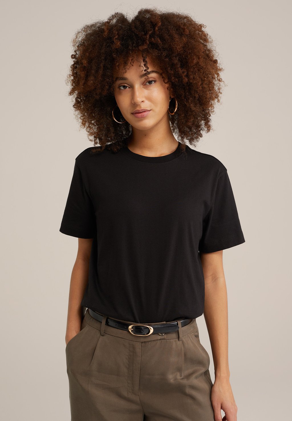 Базовая футболка WE Fashion, черный
Базовая футболка WE Fashion, черный