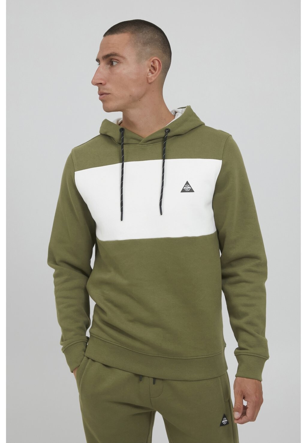 Толстовка BHNEVIO Blend, цвет winter moss
Толстовка BHNEVIO Blend, цвет winter moss