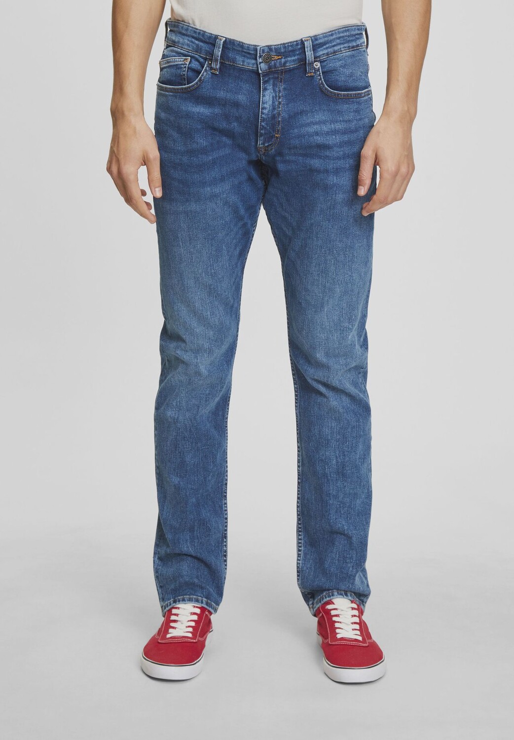 Джинсы однотонные, стираные, мужские QS, цвет Blue Stret
Джинсы однотонные, стираные, мужские QS, цвет Blue Stret