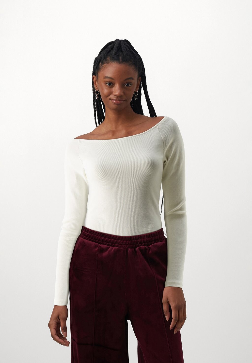 Топ с длинными рукавами ONLCARI OFF SHOULDER ONLY, цвет cloud dancer
Топ с длинными рукавами ONLCARI OFF SHOULDER ONLY, цвет cloud dancer