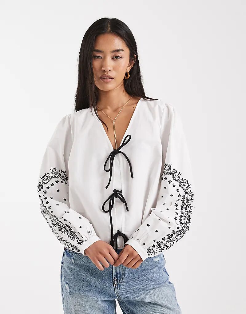 Рубашка French Connection цвета слоновой кости с завязкой и кружевными рукавами
Рубашка French Connection цвета слоновой кости с завязкой и кружевными рукавами