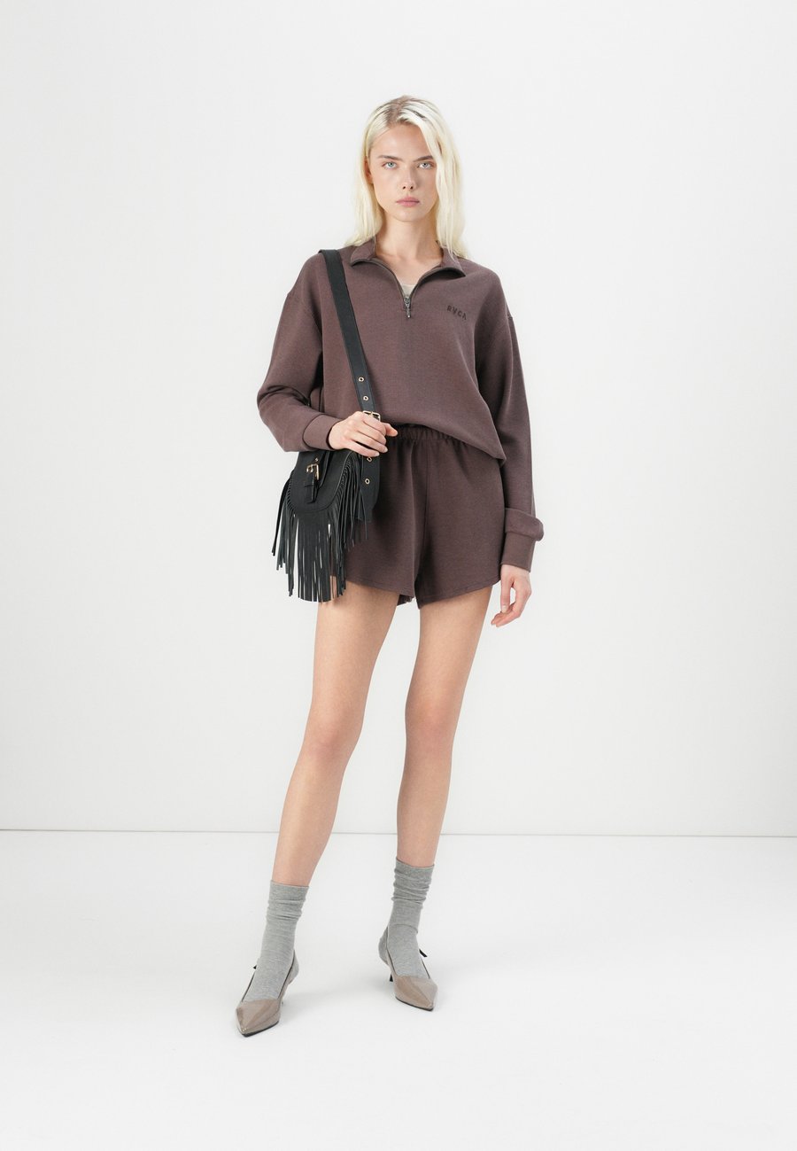 Шорты RVCA GLORY WAFFLE , Brown Bear/Brown
Шорты RVCA GLORY WAFFLE , Brown Bear/Brown