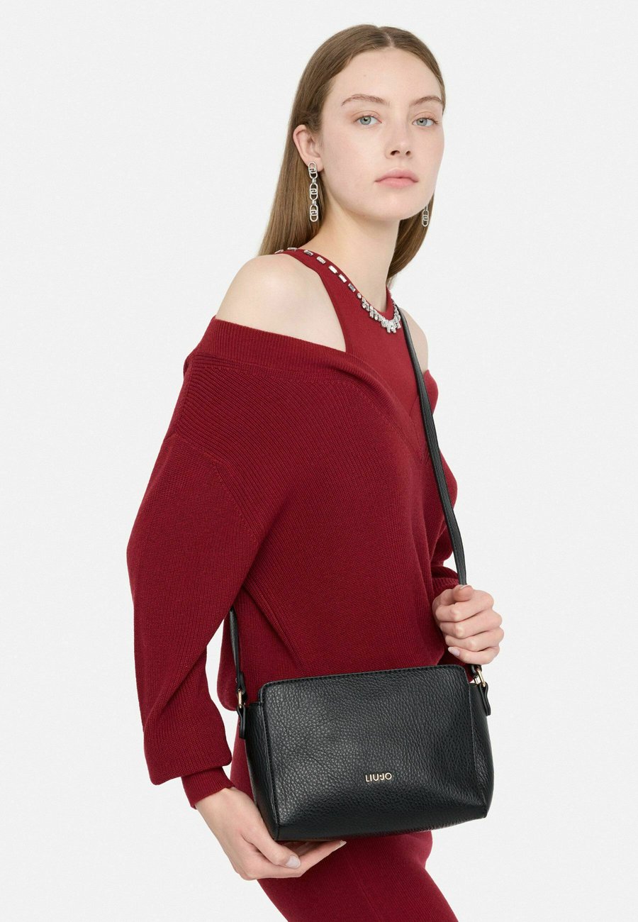 Сумка кросс-боди LIU JO SMALL, Black
Сумка кросс-боди LIU JO SMALL, Black
