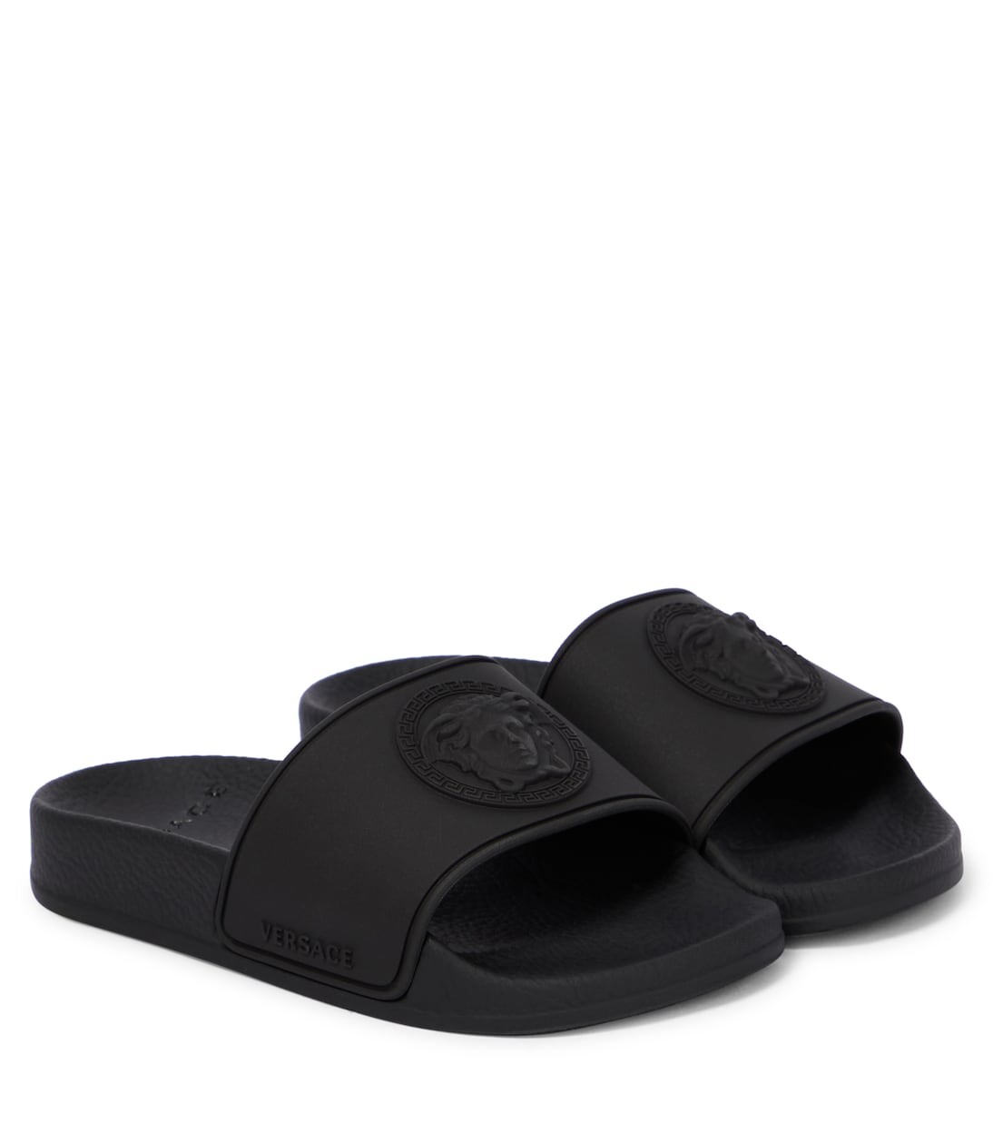 Резиновые шлепанцы с декором medusa Versace Kids, черный
Резиновые шлепанцы с декором medusa Versace Kids, черный