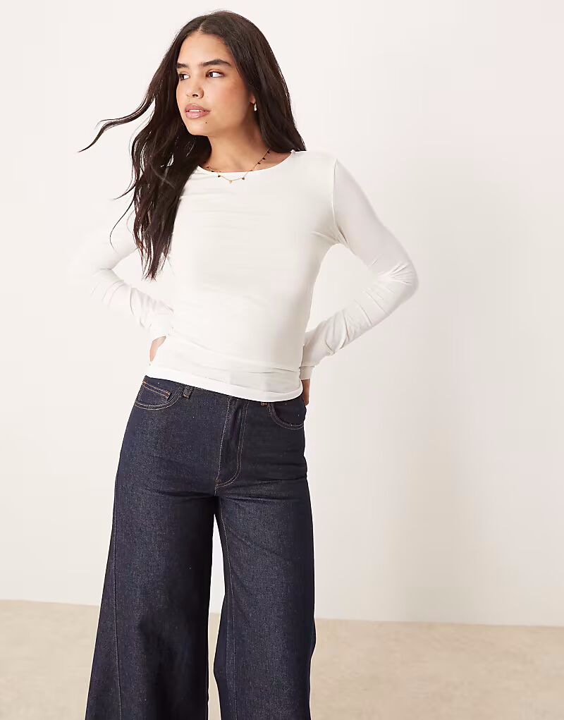 Топ Gina Tricot Soft Touch облегающего кроя с длинными рукавами и круглым вырезом белого цвета
Топ Gina Tricot Soft Touch облегающего кроя с длинными рукавами и круглым вырезом белого цвета