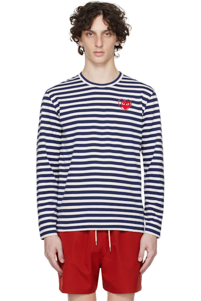 Футболка с изображением сердца из темно-синего и белого металла COMME des GARÇONS PLAY 
Футболка с изображением сердца из темно-синего и белого металла COMME des GARÇONS PLAY