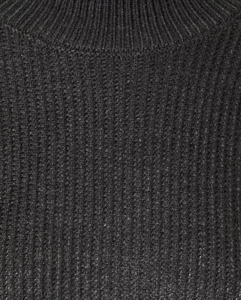 Женская кофта с вырезом и полосками 830 Green Coast, антрацит
Женская кофта с вырезом и полосками 830 Green Coast, антрацит