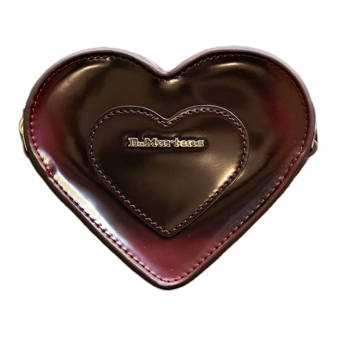 Сумка в форме сердца из искусственной кожи, миниатюрная женская наплечная сумка через плечо красного цвета Dr.Martens
Сумка в форме сердца из искусственной кожи, миниатюрная женская наплечная сумка через плечо красного цвета Dr.Martens